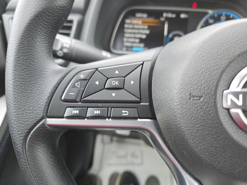 Used 2025 Nissan Leaf S image 20