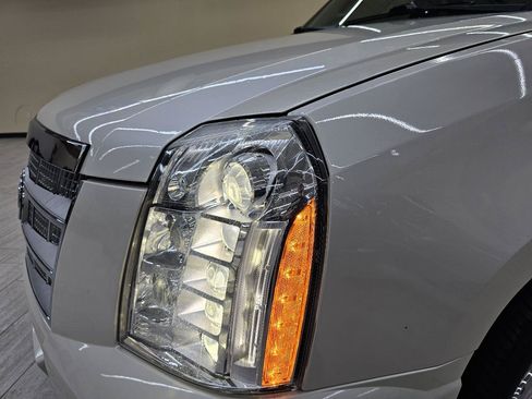 Used 2013 Cadillac Escalade ESV Platinum RWD image 10