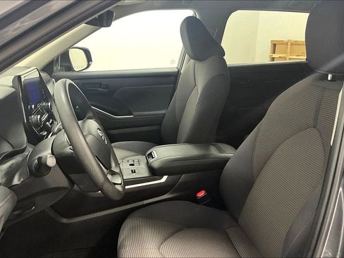 Used 2023 Toyota Highlander L image 33