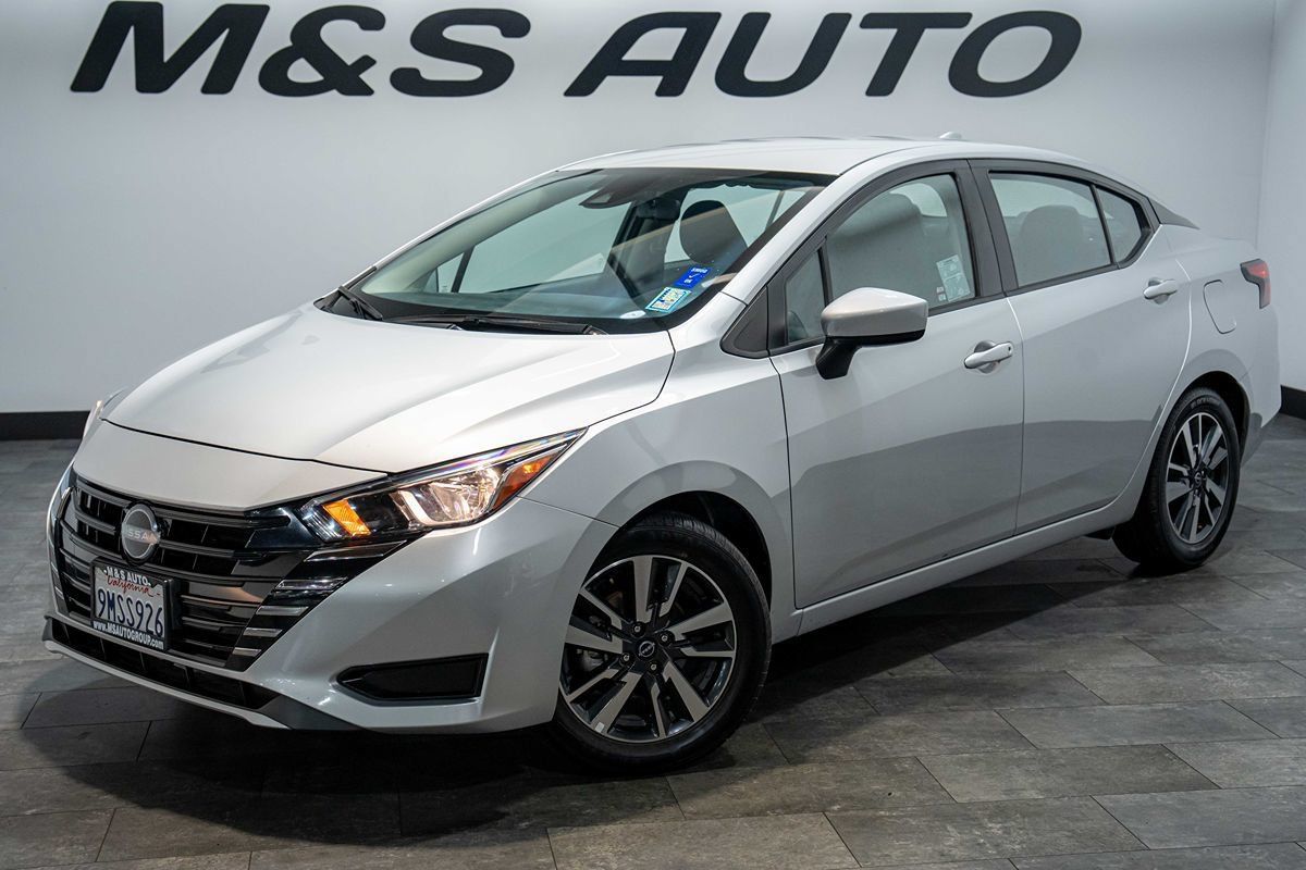 Used 2024 Nissan Versa SV FWD image 2