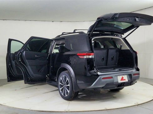 New 2026 Nissan Pathfinder Platinum image 11