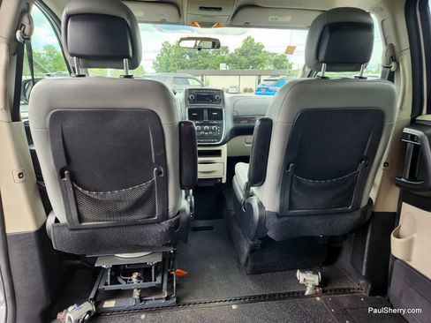 Used 2012 Dodge Grand Caravan SXT image 48