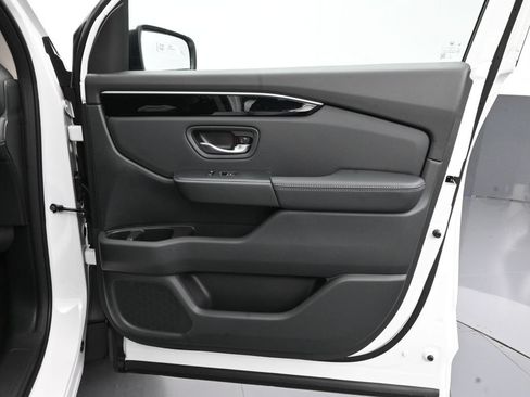 Used 2025 Honda Pilot Touring image 27
