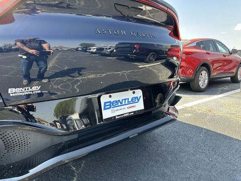 Used 2021 Aston Martin DBX image 14