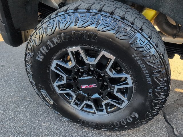 Used 2024 GMC Sierra 2500 AT4X AWD/4WD image 18
