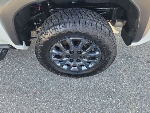 Used 2025 Toyota 4Runner SR5 AWD/4WD image 6