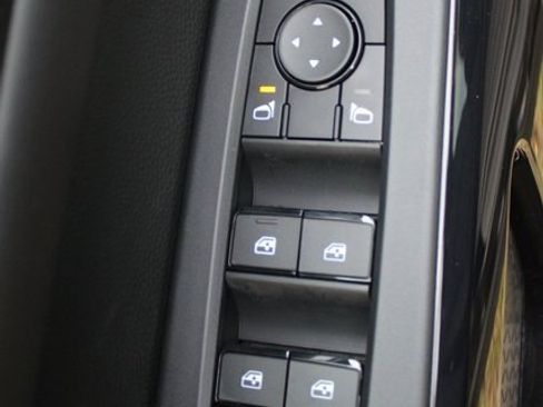 New 2025 Nissan Pathfinder SV image 8