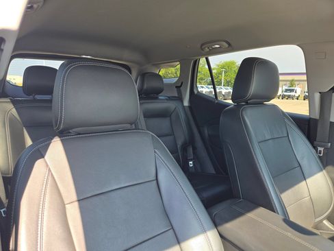 Used 2023 GMC Terrain SLT AWD/4WD image 29