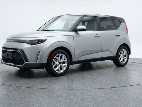 Used 2025 Kia Soul LX w/ LX Technology Package image 3
