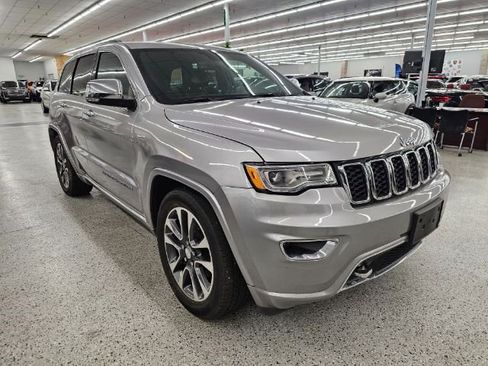Used 2018 Jeep Grand Cherokee Overland image 3