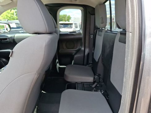 Used 2017 Toyota Tacoma SR5 w/ Tow Package AWD/4WD image 13