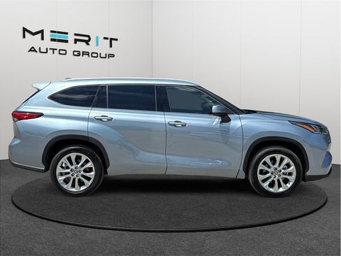 Used 2021 Toyota Highlander Limited FWD image 10