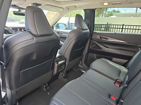 Used 2023 INFINITI QX60 Luxe w/ Cargo Package FWD image 11
