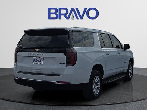 Used 2025 Chevrolet Suburban LT AWD/4WD image 4