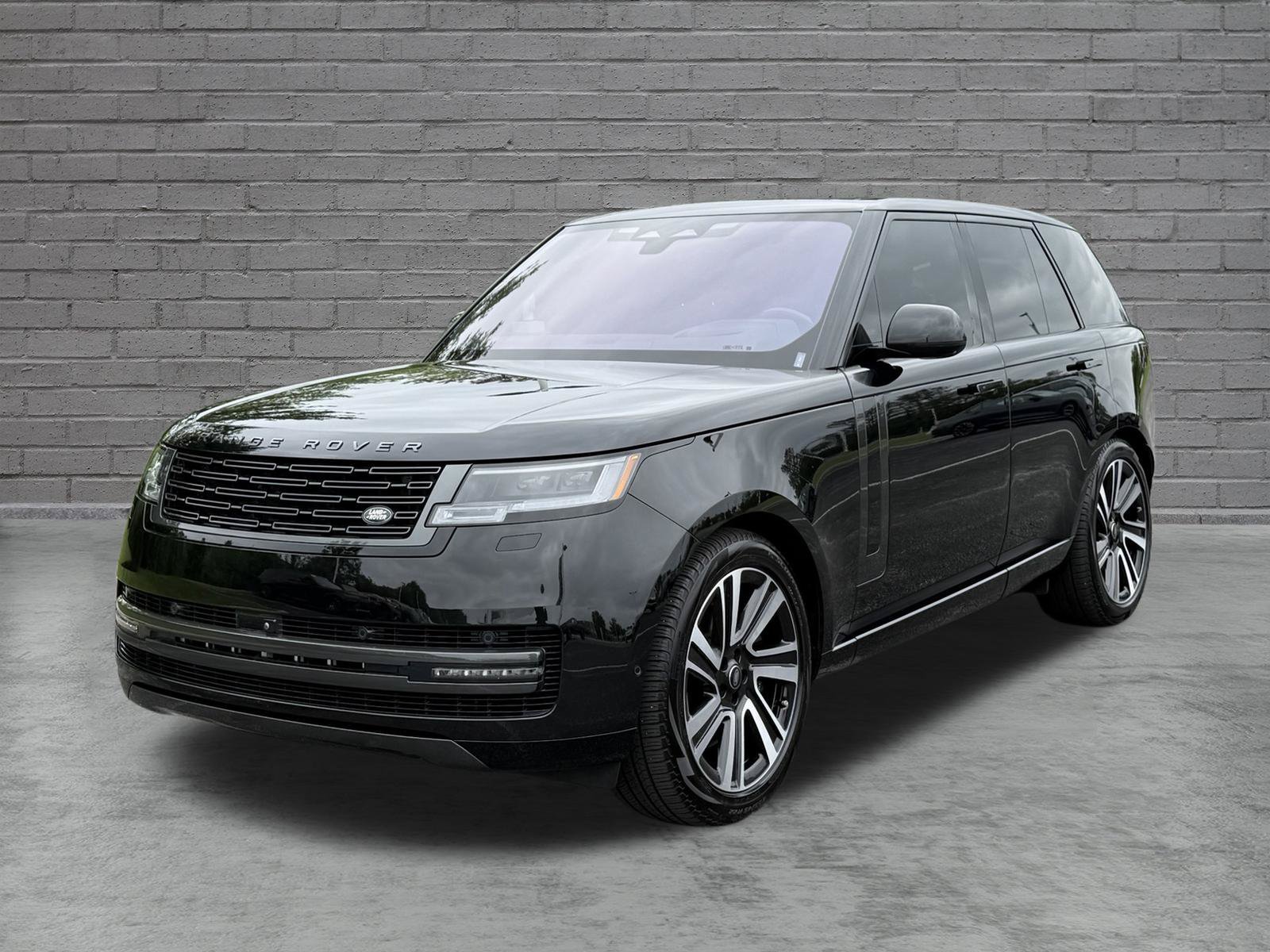 Used 2023 Land Rover Range Rover SE AWD/4WD image 2
