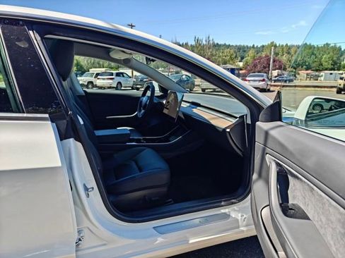 Used 2019 Tesla Model 3 Mid Range image 14