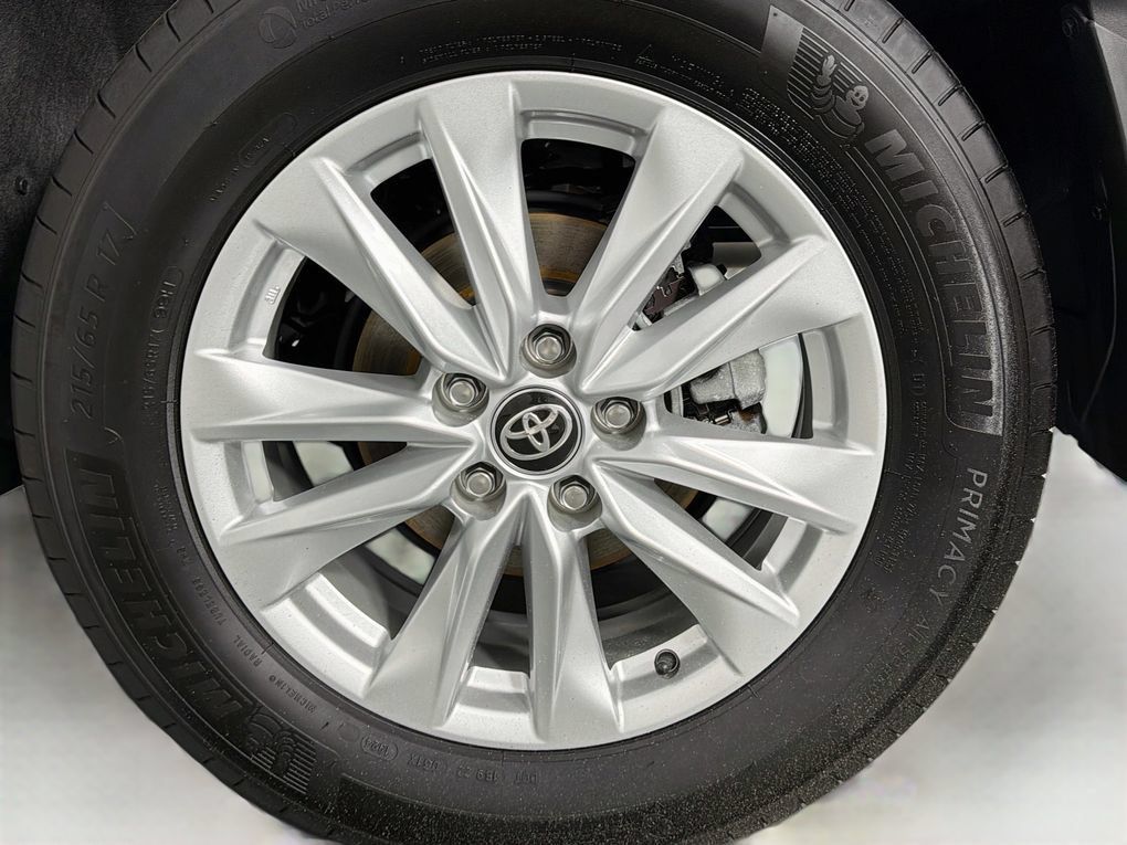 Used 2024 Toyota Corolla Cross LE FWD image 32