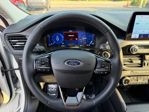 Used 2022 Ford Escape Titanium AWD/4WD image 36