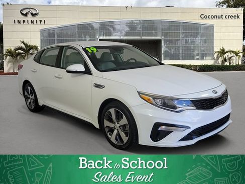 Used 2019 Kia Optima S FWD image 1