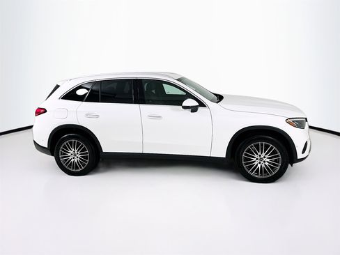 Certified 2025 Mercedes-Benz GLC 300 image 9