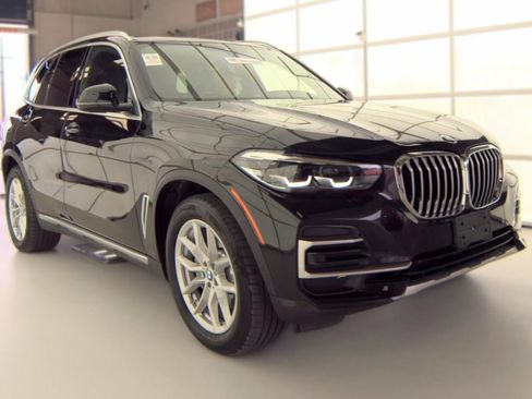 Used 2023 BMW X5 xDrive40i w/ Premium Package AWD/4WD image 2