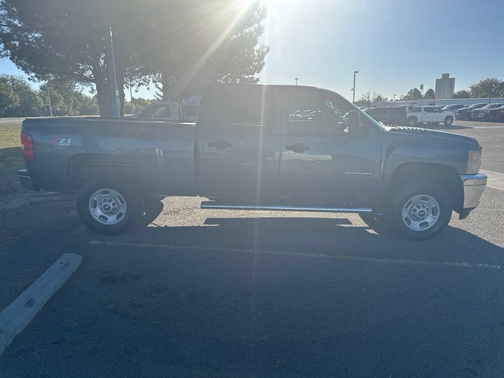 Used 2011 Chevrolet Silverado 2500 LT w/ Interior Plus Package AWD/4WD image 6