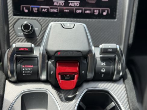 Used 2024 Lamborghini Urus Performante AWD/4WD image 20