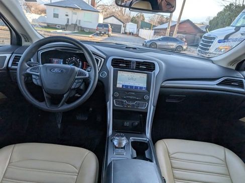 Used 2020 Ford Fusion SE image 7