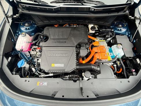 Used 2024 Kia Niro SX Touring image 18