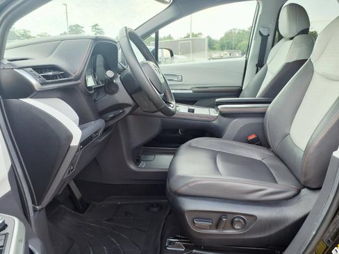 Certified 2023 Toyota Sienna XSE w/ XSE Plus Package FWD image 9