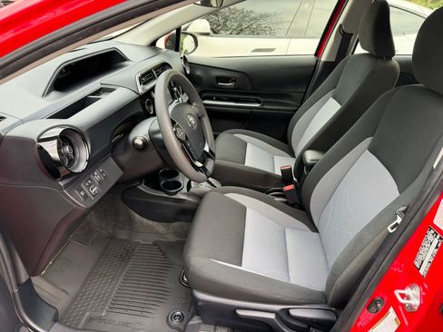 Used 2018 Toyota Prius C Two image 15