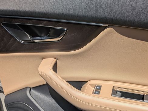 Used 2022 Audi Q8 Premium Plus w/ Premium Plus Package image 34