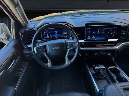 Used 2022 Chevrolet Silverado 1500 RST w/ Convenience Package II AWD/4WD image 12
