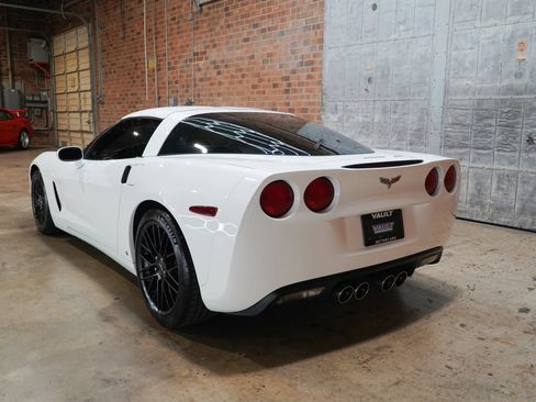 Used 2007 Chevrolet Corvette Coupe w/ Preferred Equipment Group RWD image 12