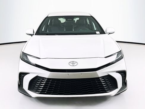 Used 2025 Toyota Camry SE FWD image 2