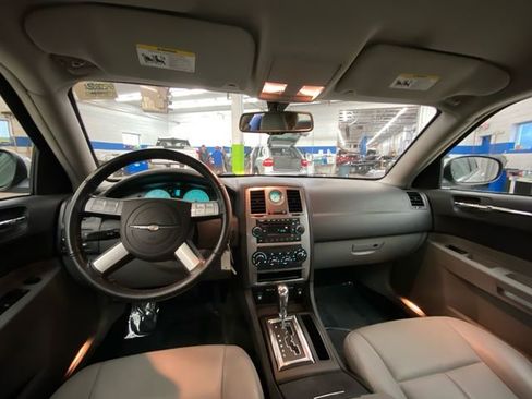 Used 2006 Chrysler 300 Touring image 26