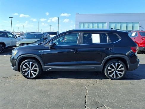 Used 2022 Volkswagen Taos SE image 4