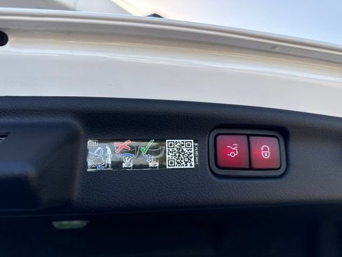 Used 2025 Mercedes-Benz C 300 4MATIC Sedan image 32