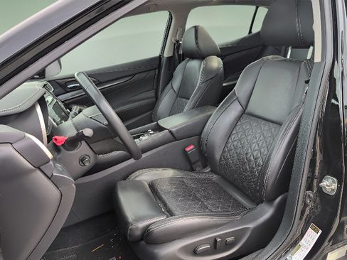 Used 2019 Nissan Maxima Platinum w/ Sport Mat Group FWD image 10