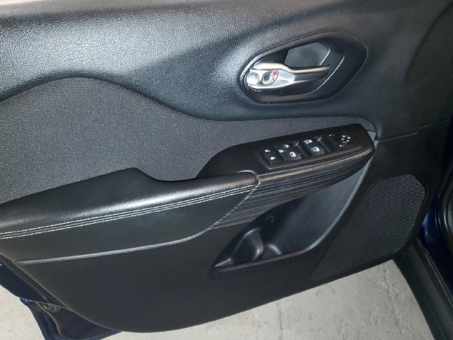 Used 2014 Jeep Cherokee Latitude w/ Comfort/Convenience Group AWD/4WD image 12