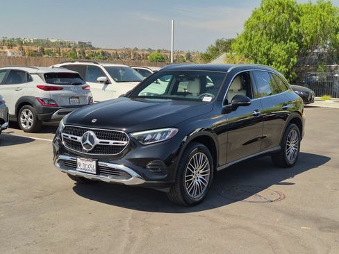 Used 2024 Mercedes-Benz GLC 300 4MATIC image 2