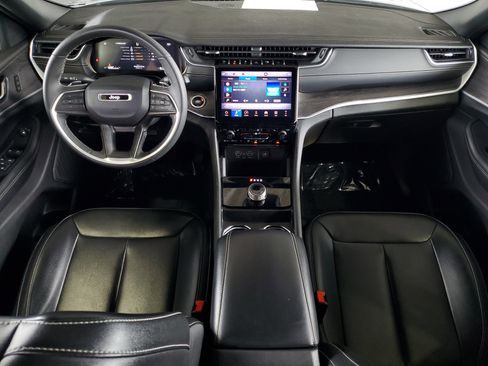 Certified 2024 Jeep Grand Cherokee L Limited w/ Black Appearance Package image 8