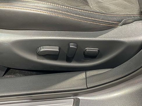 Used 2023 Nissan Maxima SR w/ Sport Mat Group FWD image 17