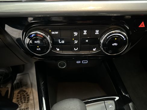 Used 2025 Chevrolet Trax LT w/ Driver Confidence Package FWD image 31