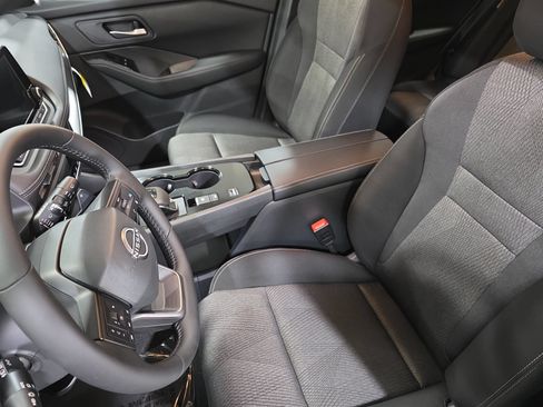 New 2026 Nissan Rogue SV w/ Cold Weather Package FWD image 15