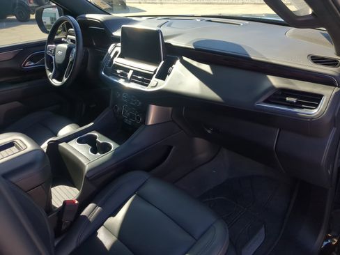 Used 2023 Chevrolet Suburban Z71 w/ Luxury Package image 14