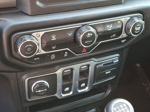 Used 2023 Jeep Wrangler Sport S image 16