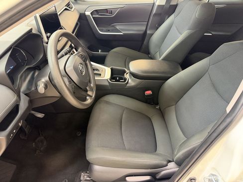 Used 2025 Toyota RAV4 LE FWD image 5