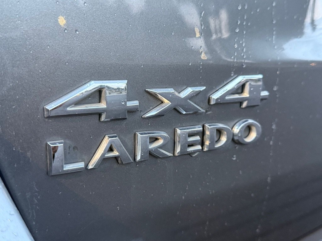 Used 2012 Jeep Grand Cherokee Laredo AWD/4WD image 16