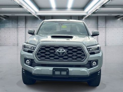 Used 2022 Toyota Tacoma TRD Sport AWD/4WD image 2